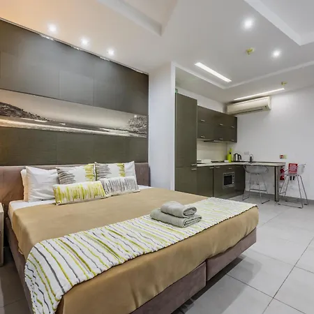 Jules 4* St. Julian's