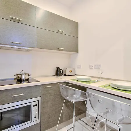 Jules 4* St. Julian's