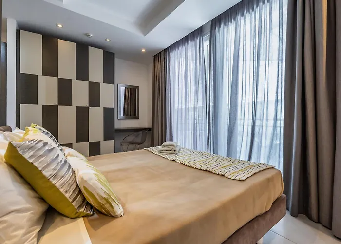 Jules 4* St. Julian's