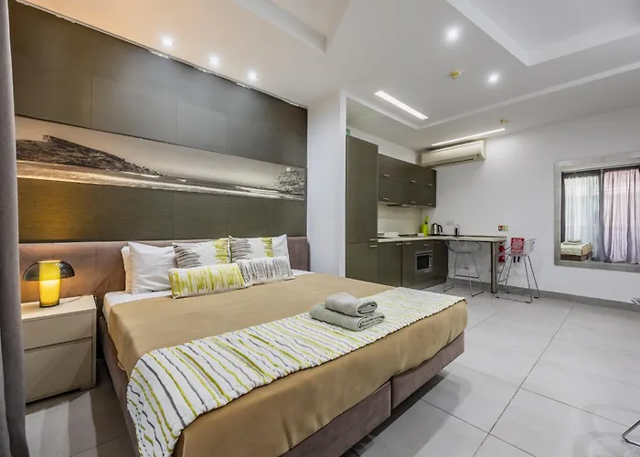 Jules 4* St. Julian's