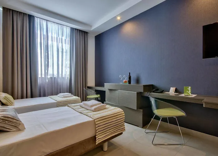 Jules Konukevi Saint Julian's