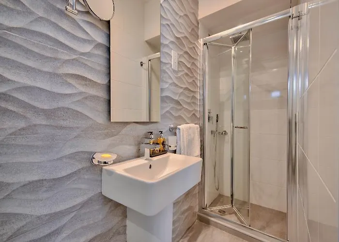 Jules Konukevi Saint Julian's