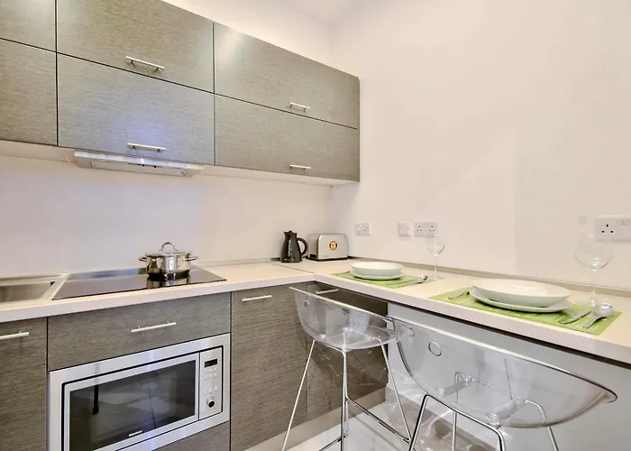 Jules 4* Saint Julian's