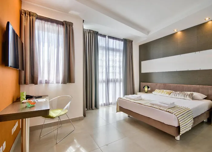 Jules 4* Saint Julian's