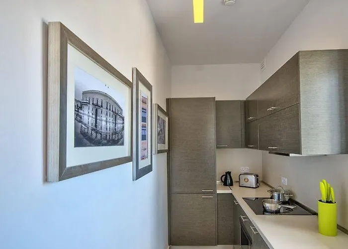 Jules 4* Saint Julian's